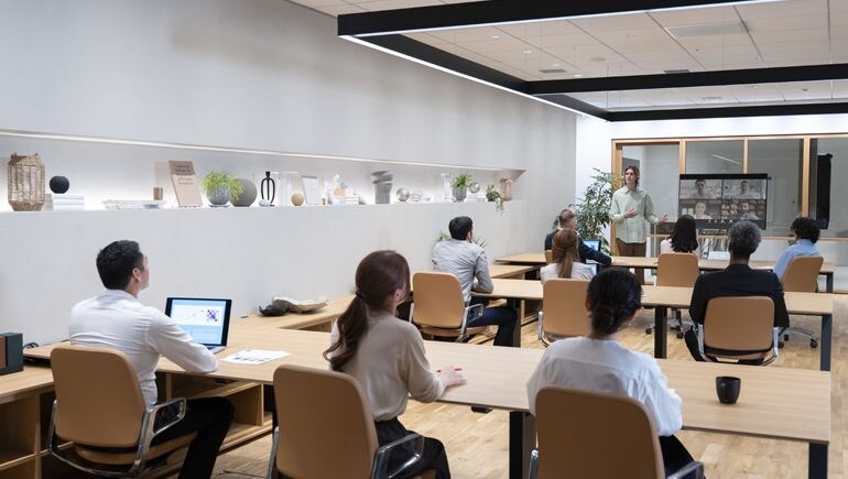 Aprendizagem ativa: Interações fluidas entre participantes presenciais e remotos