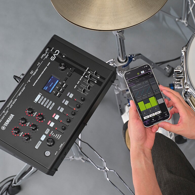 Cena mostrando o EAD50 sendo operado com seu aplicativo dedicado