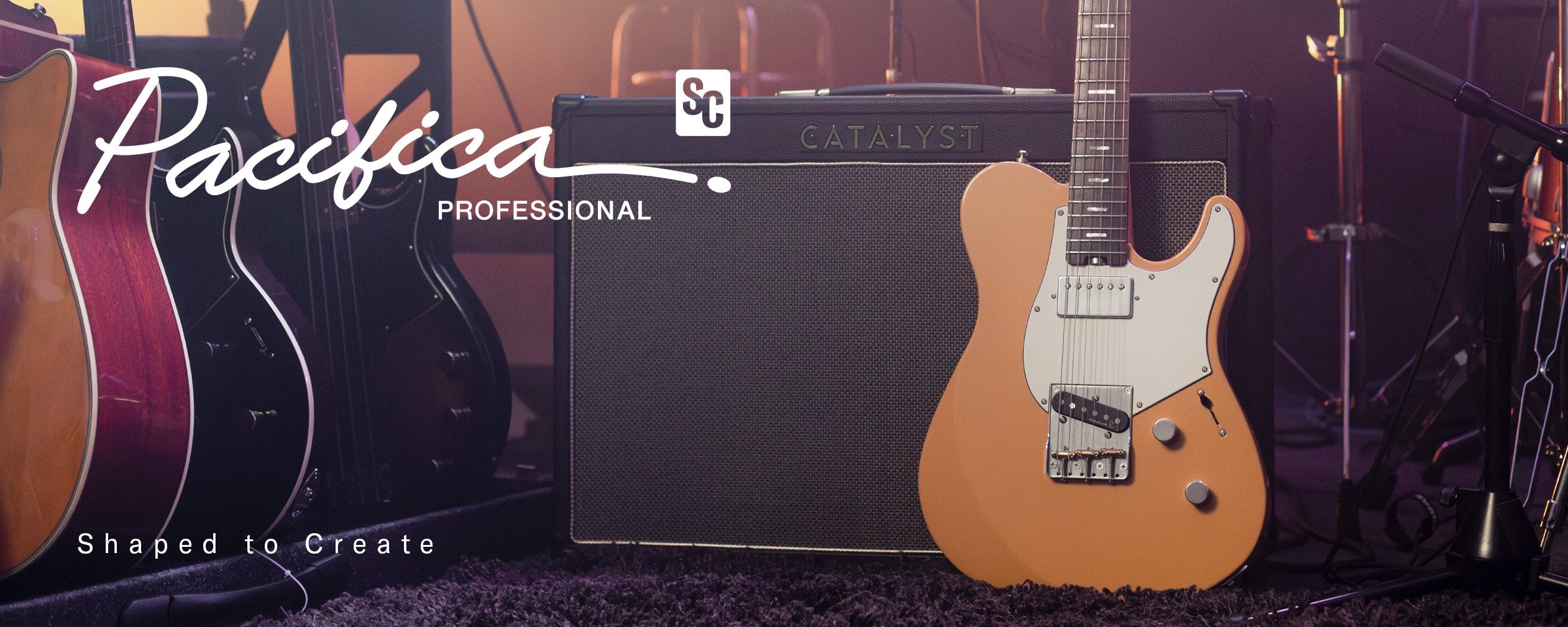 Pacifica SC Professional (PACP11S SOR) colocada ao lado de um amplificador de guitarra