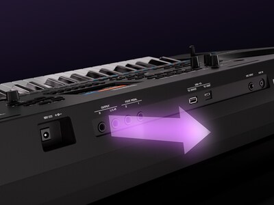 Close-up dos terminais LINE OUT do PSR-SX620 para saída de áudio de alta qualidade.