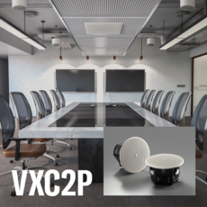 Sala de reunião com alto-falantes suspensos VXC2P instalados no teto