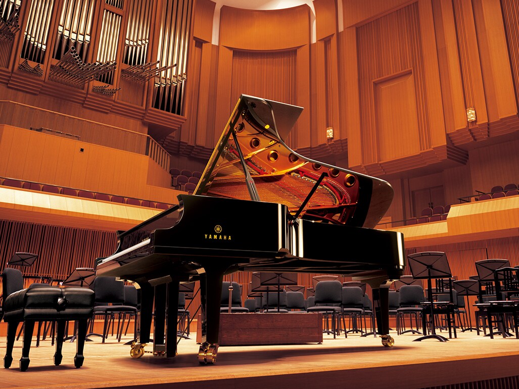 Piano de cauda de concerto Yamaha CFX, a partir do qual o som claro e equilibrado e a ressonância natural do som CFX nos pianos ARIUS são reproduzidos.