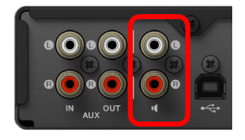 Posso usar o RM-CR com amplificadores e alto-falantes diferentes do VXL1-16P (alto-falante habilitado para PoE)?
