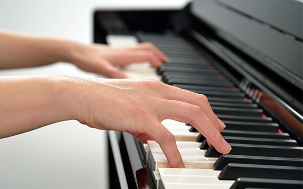 CLP-745 - Descrição - Clavinova - Produtos - Pianos - Yamaha - Brasil