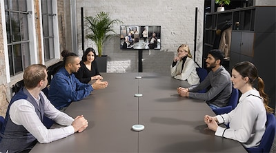 Foto mostrando pessoas em uma reunião