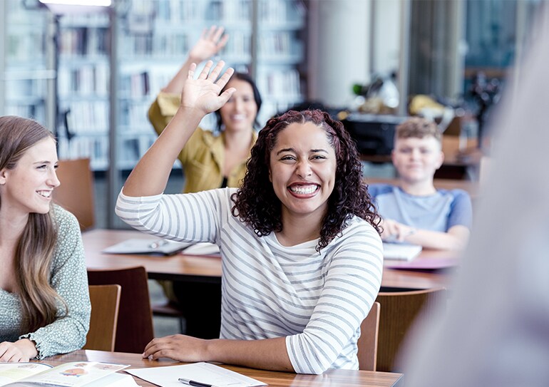 Tecnologia de áudio profissional que oferece suporte a aulas híbridas
